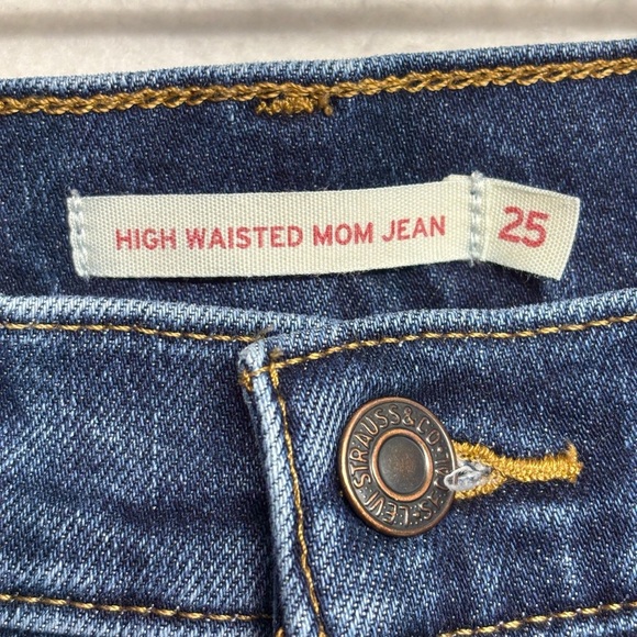 Levi Strauss High Waisted Mom Jean 25 Dark Wash - Picture 3 of 9